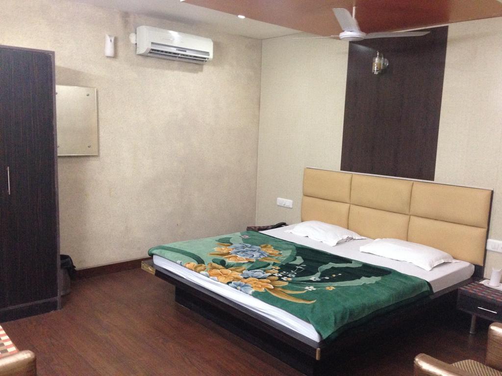 Hotel Silver Stone Ludhiana Bilik gambar
