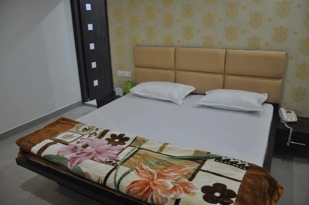 Hotel Silver Stone Ludhiana Luaran gambar